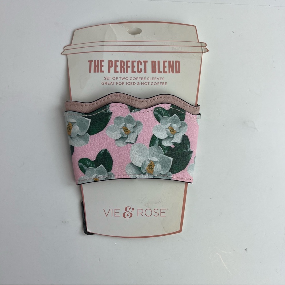NWT Vie & Rose The Perfect Blend Blush Pink Floral Coffee Sleeves Set of 2
